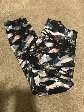 Lululemon Abstract Multi-Color Athletic Leggings, Size 6